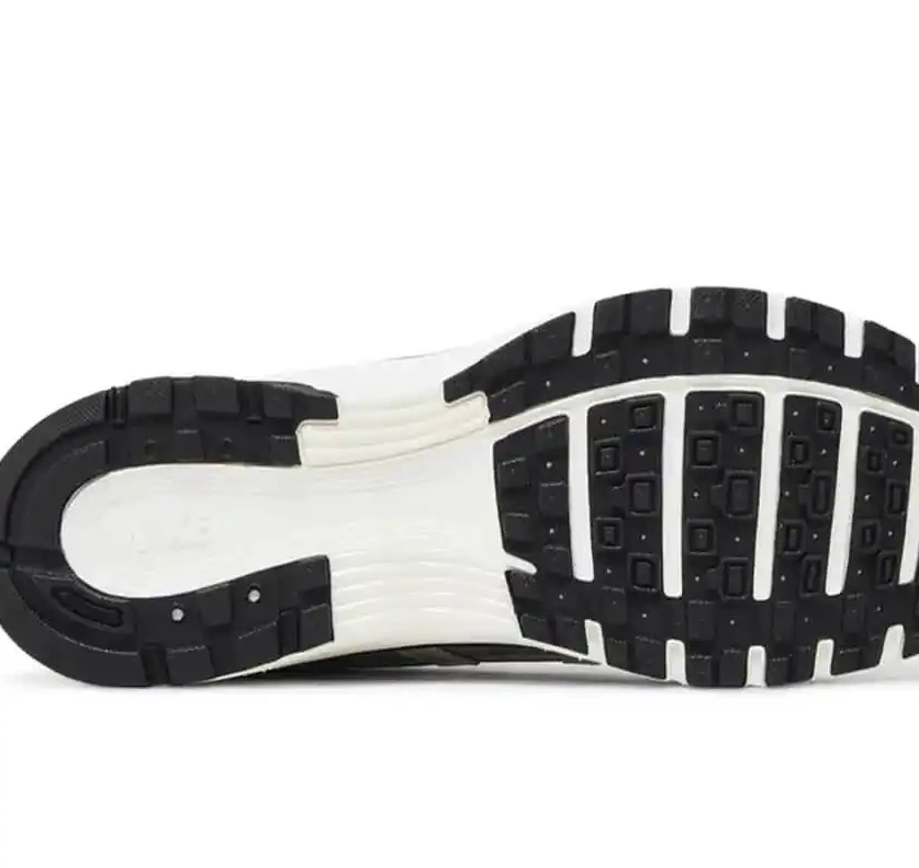 Metallic P-6000 Nike Silver 0701